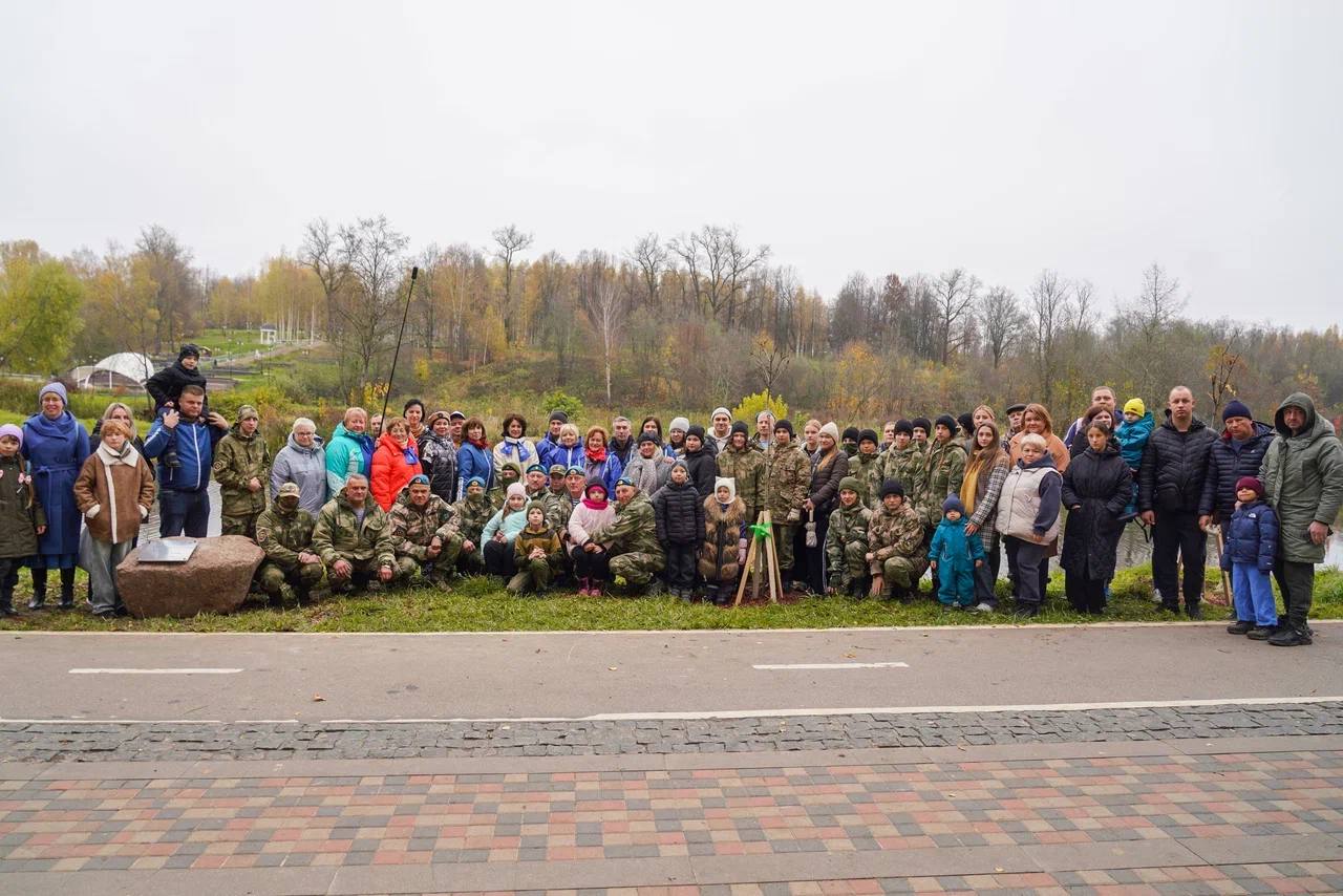 День отца – это не просто дата в календаре, это день, когда сердца наполняются теплом и благодарностью к тем, кто дарит нам свою силу, заботу и любовь (12+)