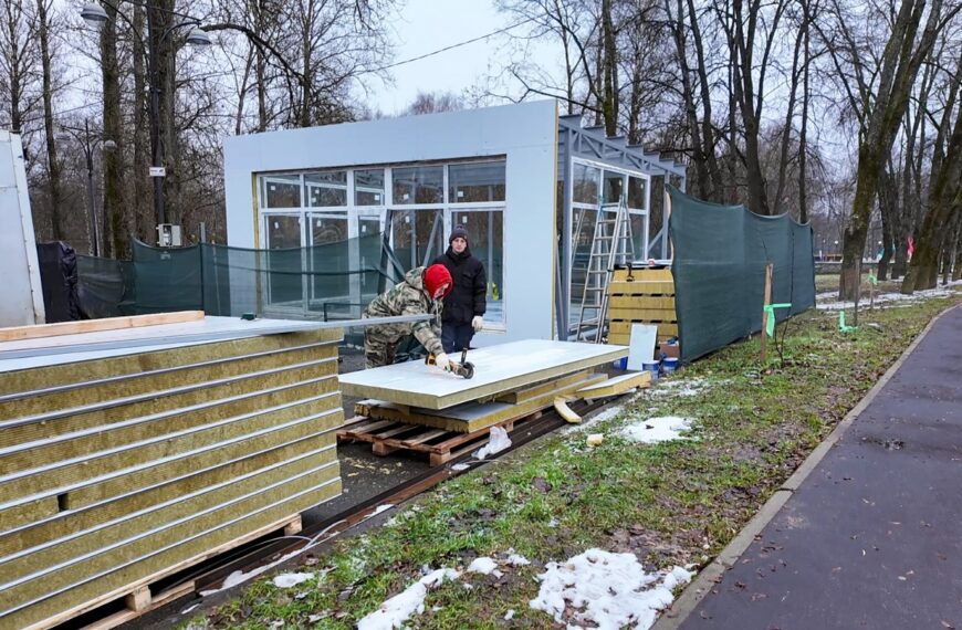 В парке «Сестрорецкий» в Клину возводят резиденцию Деда Мороза (12+)