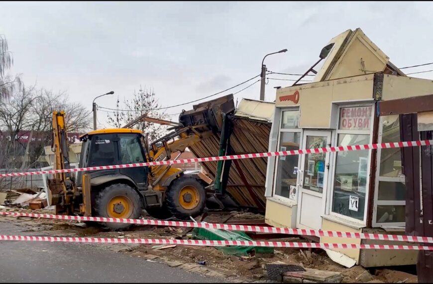 В Клину сносят объекты нестационарной торговли (12+)