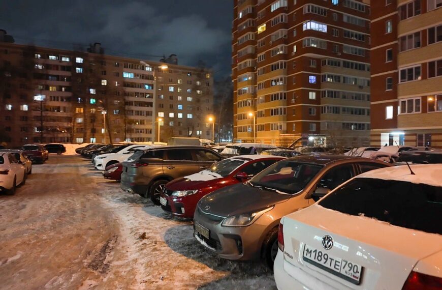 Василий Власов встретился с жителями улицы Менделеева (12+)
