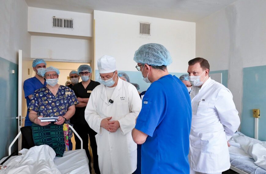 В Клинской больнице провели профессорский обход (12+)