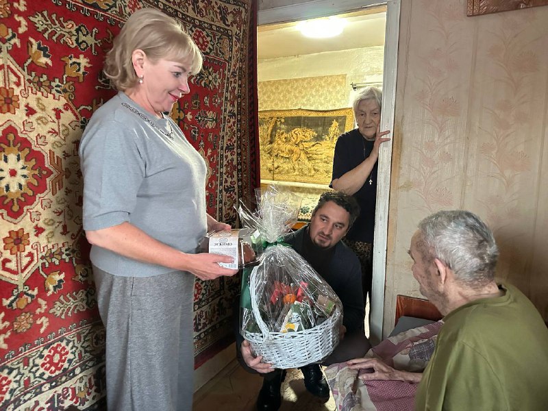 Депутаты и партийцы в рамках инициативы «Единой России» продолжают новогодние встречи с ветеранами Великой Отечественной войны (12+)