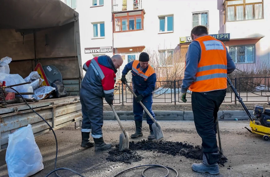 В Клину продолжается ямочный ремонт (12+)
