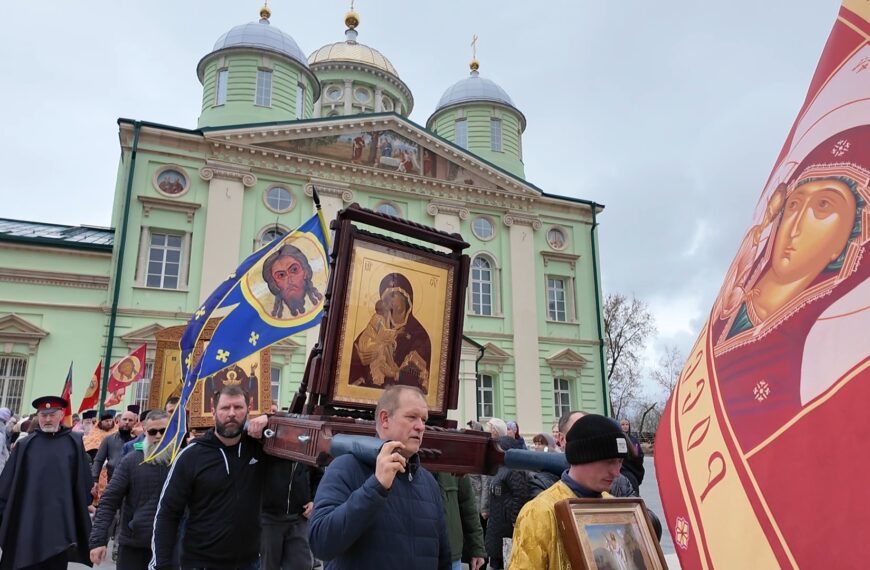 В Клину прошел общегородской крестный ход (12+)