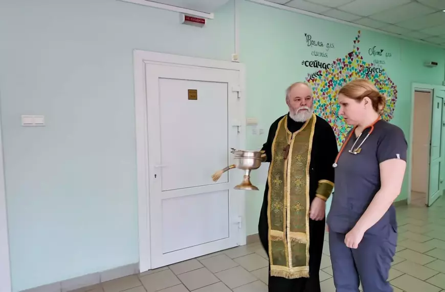 В преддверии Дня беременных освятили родильное отделение (12+)