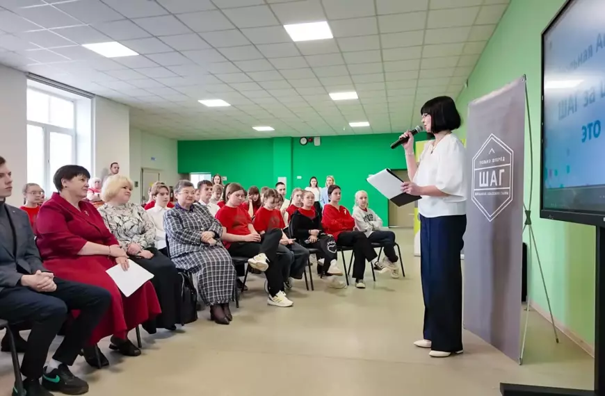 В лицее имени Дмитрия Менделеева торжественно открыли академию «Шаг» (12+)