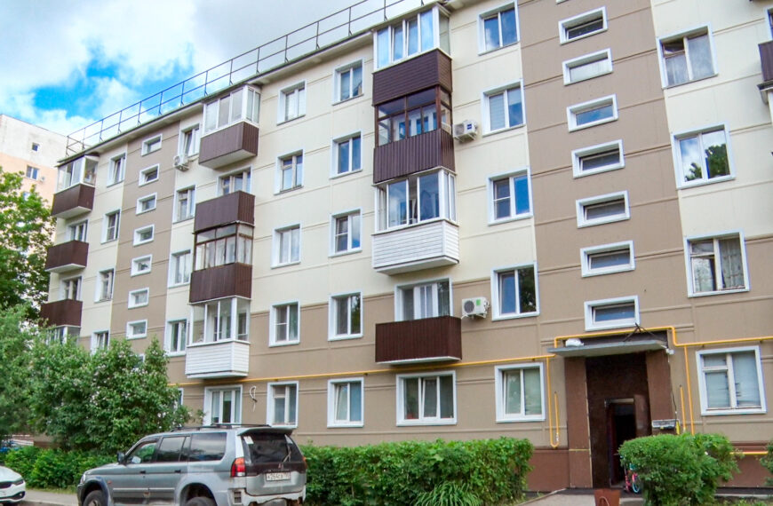 На доме №16 в Бородинском проезде завершается ремонт фасада (12+)