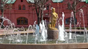 В Клину запустили фонтаны (12+)