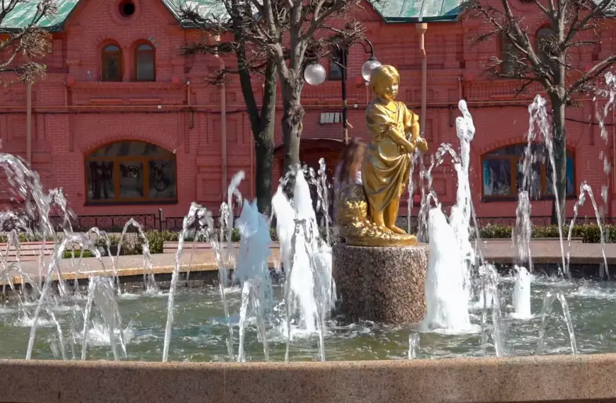 В Клину запустили фонтаны (12+)