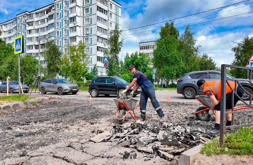 В Клину приводят в порядок общественные территории (12+)