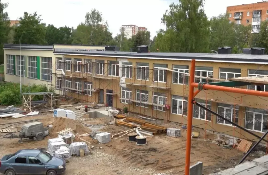Контроль капитального ремонта образовательных учреждений округа (12+)