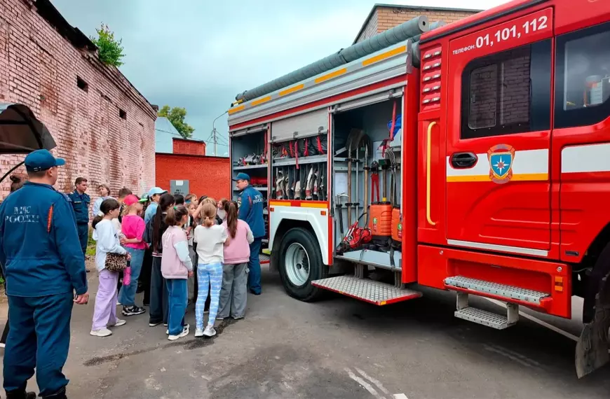 Пожарные побывали в детской библиотеке (12+)