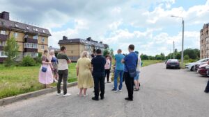 Администрация обсудила с жителями перенос контейнерной площадки (12+)