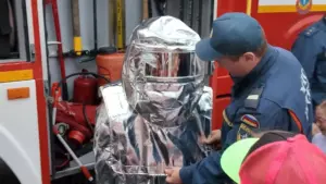 В Клину огнеборцы познакомили детей школьного лагеря со&hellip;