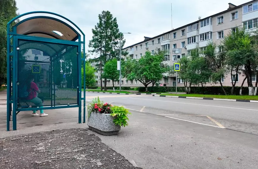 В Клину на автобусных остановках установили цветочные вазоны&hellip;
