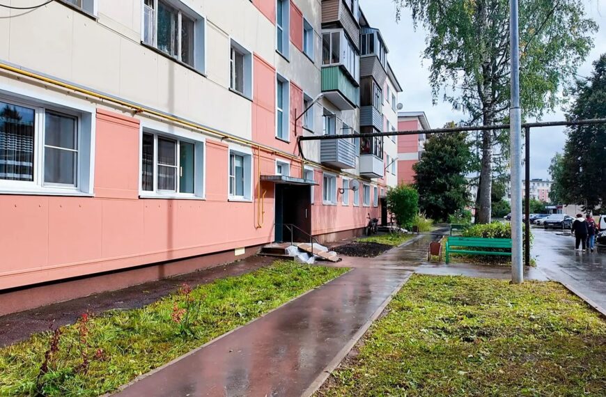 Глава округа Василий Власов встретился с жителями городска Клин-9 (12+)