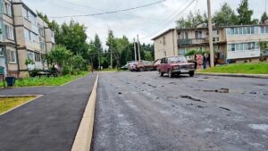 В д. Кузнецово проверили ремонтные работы во дворе&hellip;
