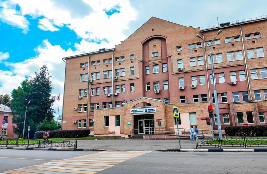 В Клину поздравили с 85-летием детского кардиолога Нелли Пчелкину (12+)