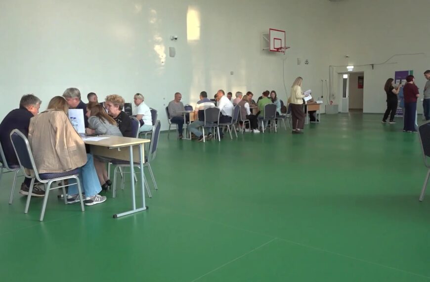 В гимназии им. В.Н. Татищева провели прием жителей в формате выездной администрации (12+)