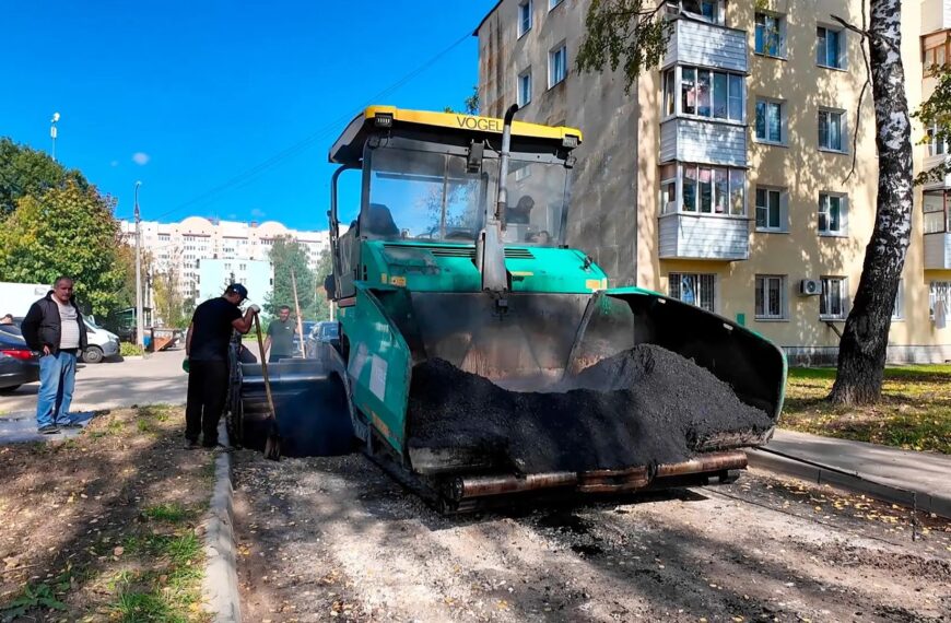 В Бородинском проезде началась укладка асфальта (12+)
