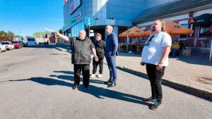Замглавы встретился с таксистами (12+)