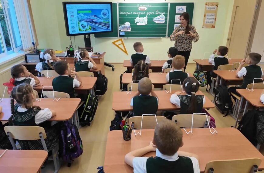 В Клину для школьников проводят «Разговоры о важном» (12+)