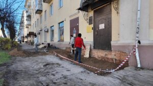 В Краеведческом приступили к капитальному ремонту крыльца (12+)