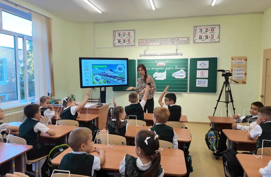 В Клину для школьников проводят «Разговоры о важном» (12+)
