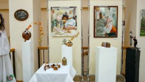 В Клину открылась выставка «Город и люди» (12+)