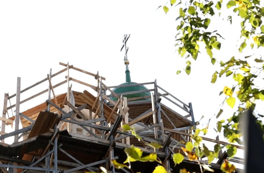 Очередной этап восстановления Троицкой церкви в Новощапове завершен (12+)