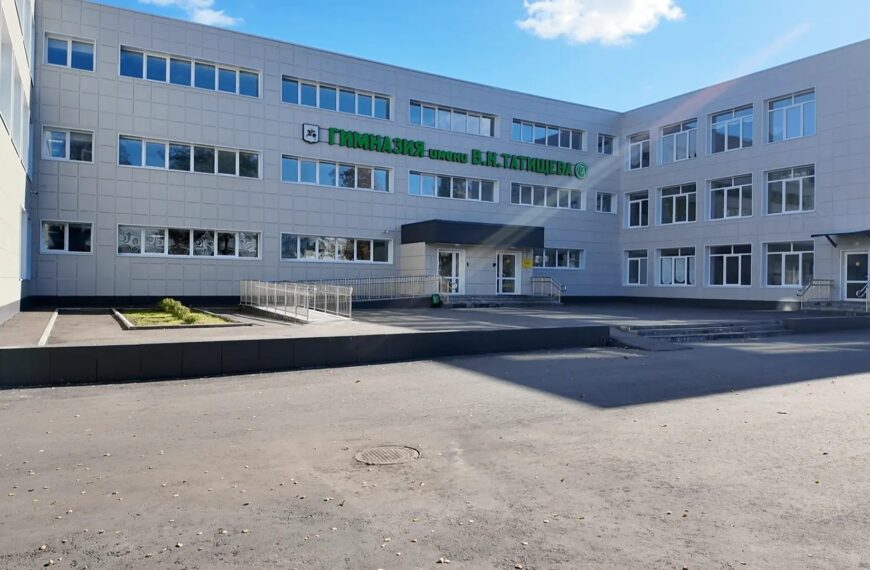 Ветеранов образования в Клину поздравили с Днём учителя (12+)