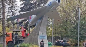В Клину привели в порядок памятник самолёту‑истребителю МиГ‑17